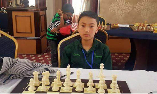 امین‌الله؛  کودکی که قهرمان ومربی شطرنج است